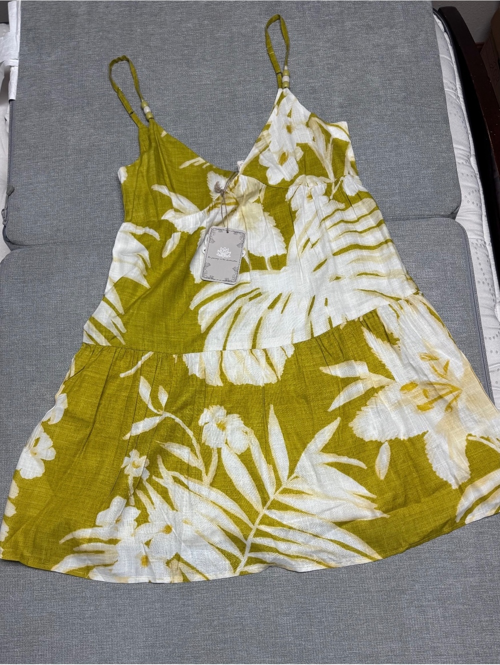 True Destinations NWT Tropical Floral Mini Dress XS Olive Resort Vacation